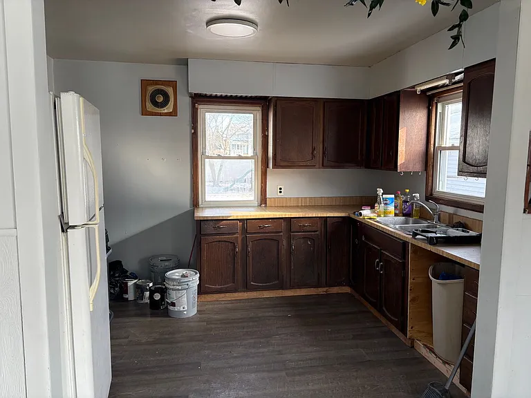 232 N Pine St — Photo 3