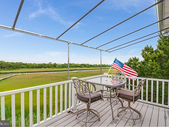 2nd image of 305 Le Pointe Dr