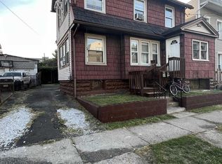 12 Crown St, Bloomfield, NJ 07003