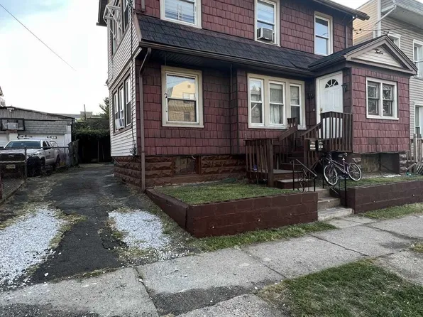 12 Crown St, Bloomfield, NJ 07003