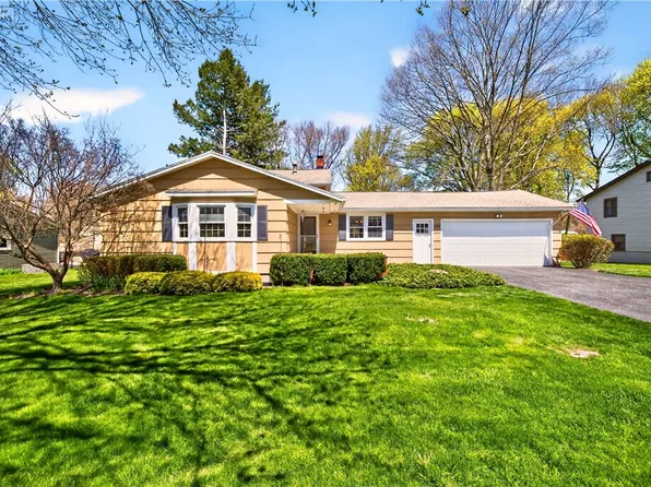 596 Embury Rd, Rochester, NY 14625