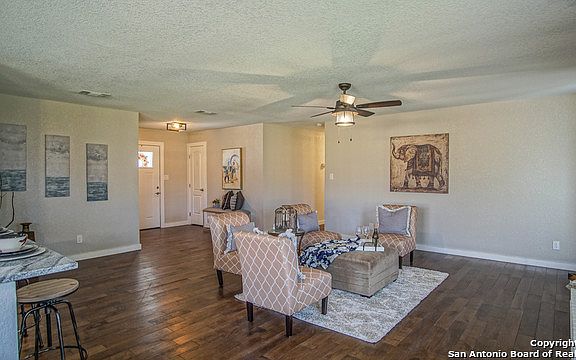 5th image of 1347 Carnation Ln