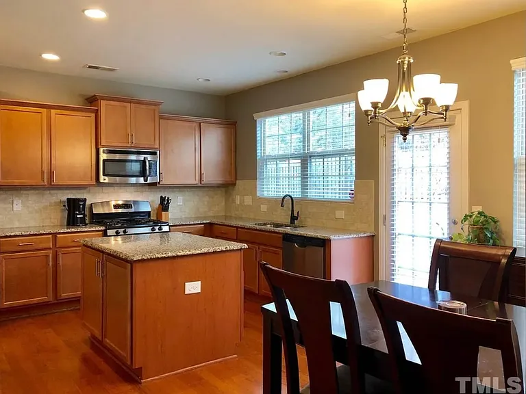 108 Goodsell Ct — Photo 6