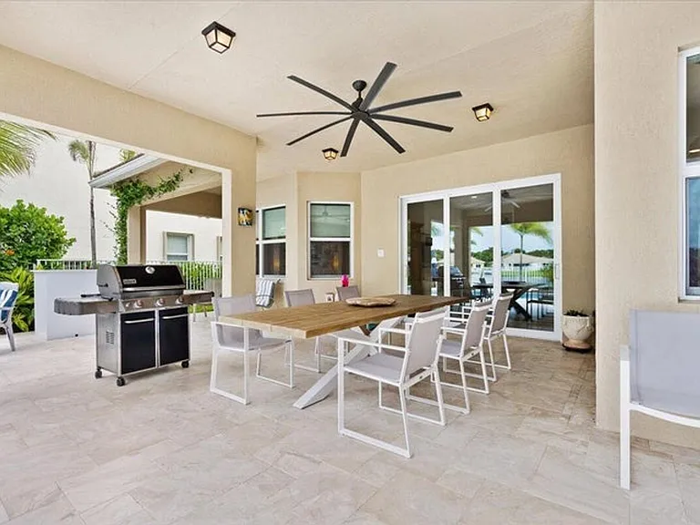 8152 Butler Greenwood Dr — Photo 20