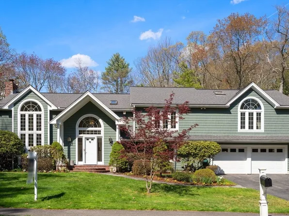 13 Cot Hill Rd, Bedford, MA 01730