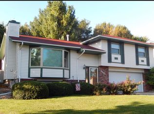 5221 English Dr, Lincoln, NE 68516