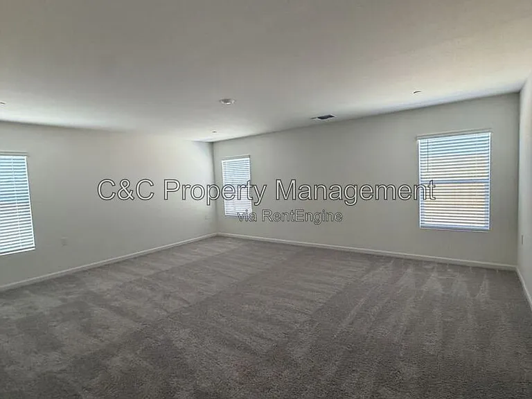 2208 S Helm Ave — Photo 14
