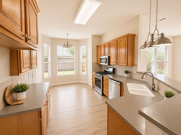 4th image of 809 Aylesbury Dr
