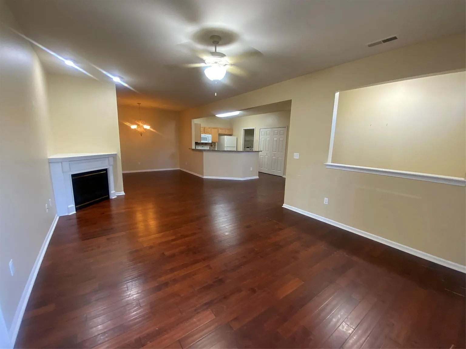 2 bed, 2.0 bath, 1490 sqft, $2,100 — Photo 2