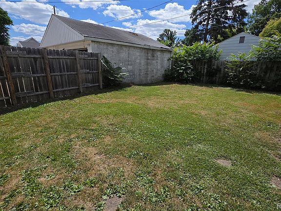5th image of 3718 Woodrow Ave