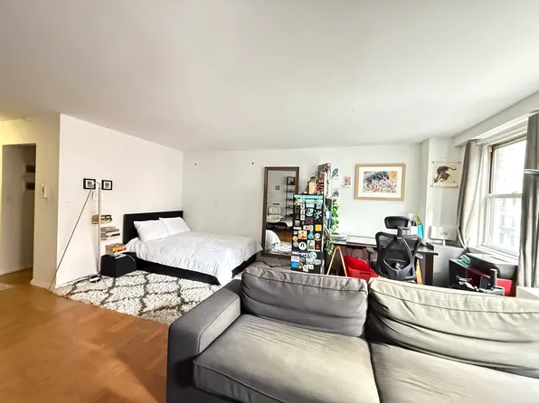 139 East 33rd Street image 3 of 16