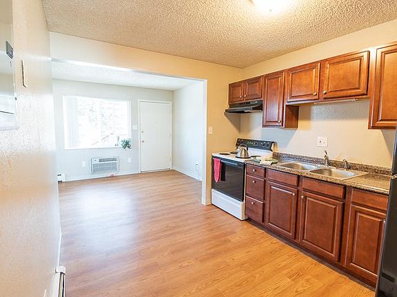 5th image of 1305 Estes St APT 23