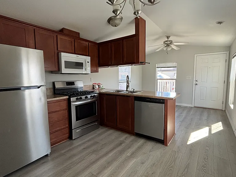 N Harbor Dr — Photo 15