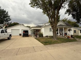 107 N Elm St, Arthur, IL 61911