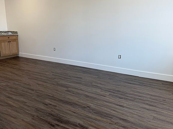 3rd image of 663 Naugatuck Ave #1