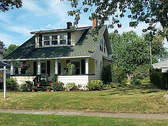 2nd image of 825 Oakmont Ave
