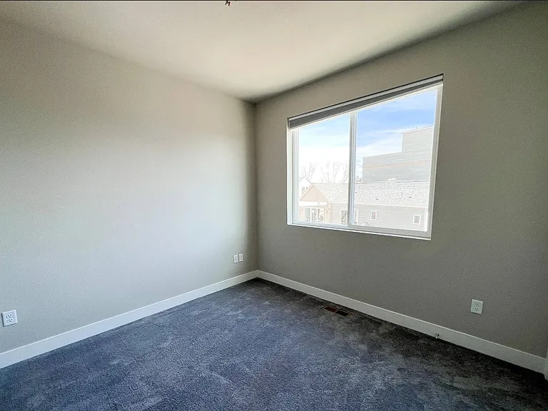 888 S Valentia St — Photo 26