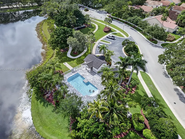 1520 Seabay Rd — Photo 118