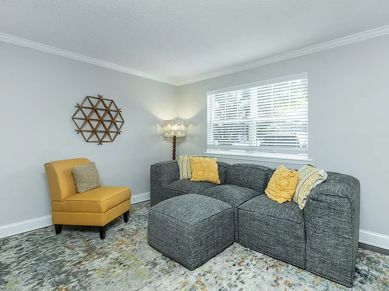 Brighton Valley Apts — Photo 21