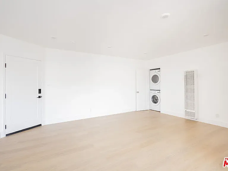 1000 N Curson — Photo 40