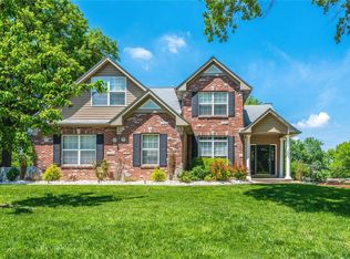 9445 Crockett Dr, Saint Louis, MO 63132
