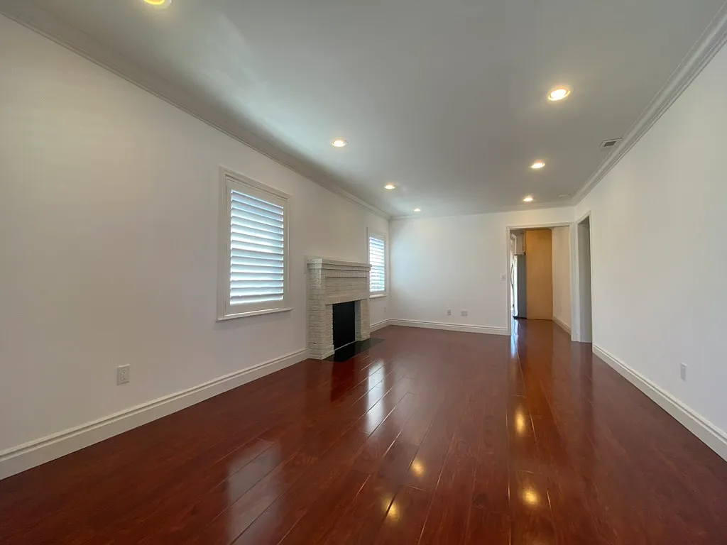 1026 Iris Street - 1 — Photo 2
