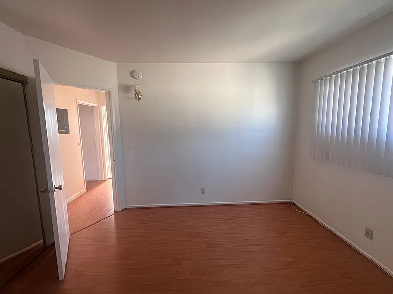 5350 Russell Avenue — Photo 27