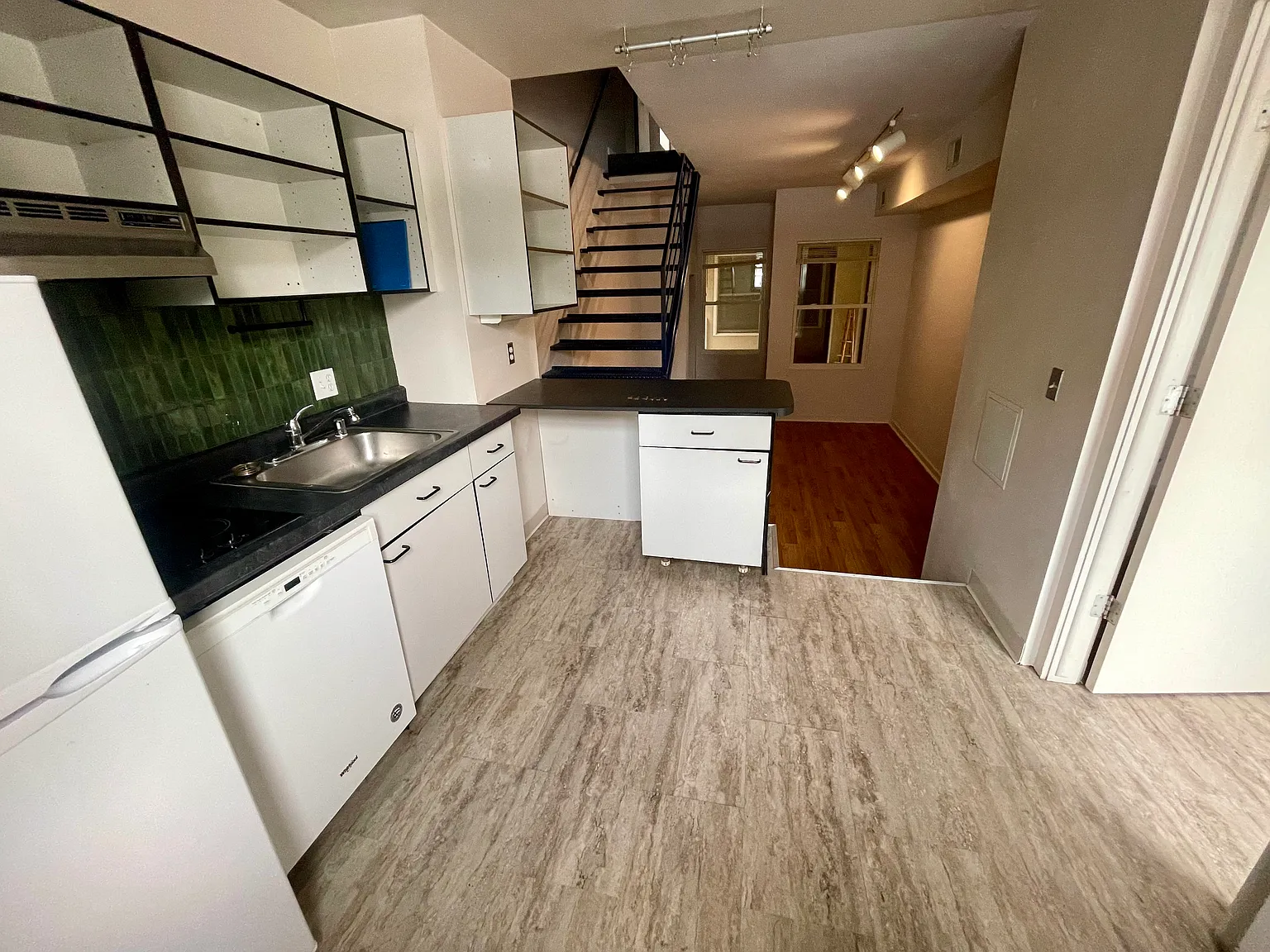2 bed, 910 sqft, $1,675 — Photo 4