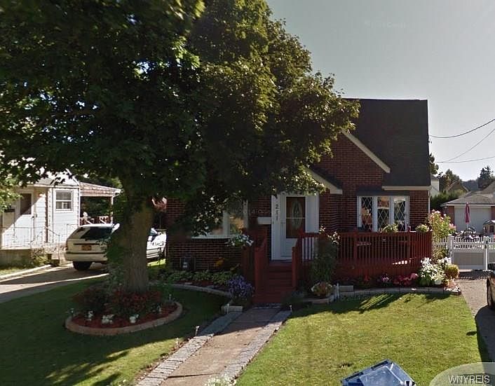 1st image of 211 Holly St