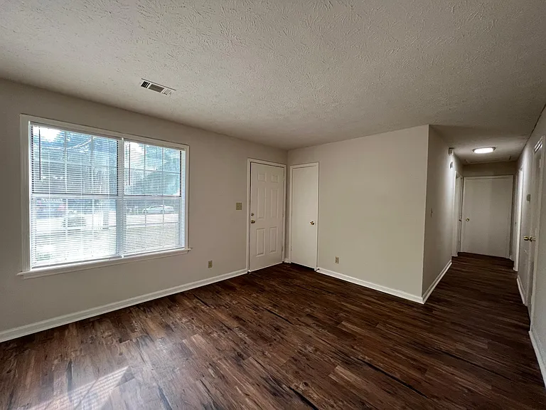 16 Traylor St — Photo 3