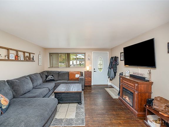 5th image of 5601 Betty Ln