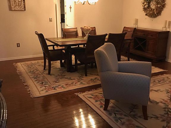 5th image of 7 Golden Willows Ave