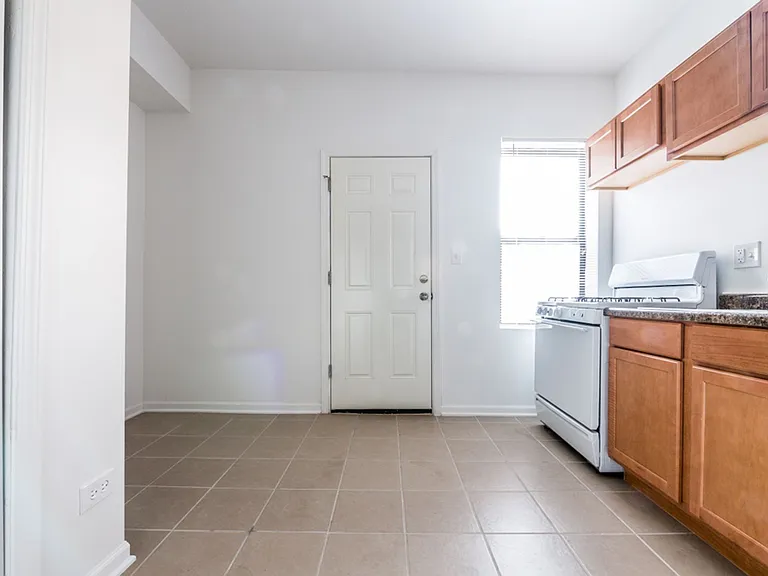 7801 S Cornell Ave 1637-39 E 78th Chicago, IL 60649 — Photo 17