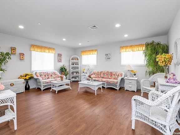 5th image of 365 Nassau Ave