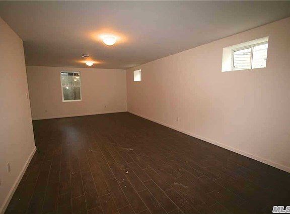 5th image of 9 Mohegan Ave