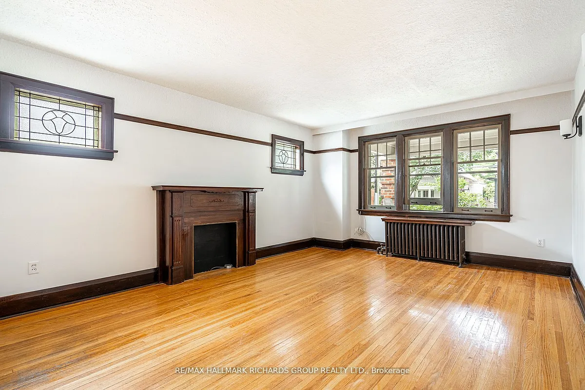 Building Photo - 15 Courcelette Rd #1