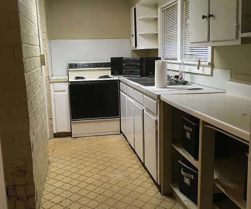 2nd image of 619 44th St