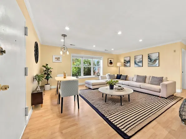 160 Newton St APT 3, Brighton, MA 02135