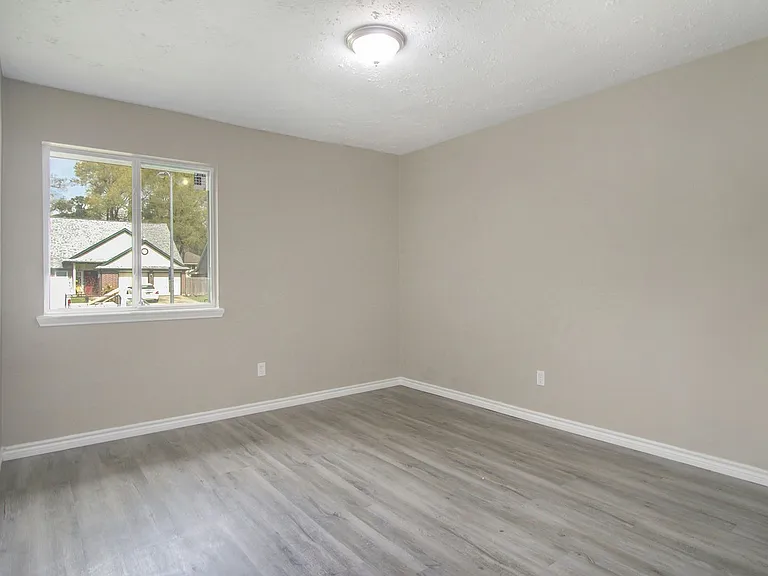 2410 Rolling Glen Dr — Photo 17