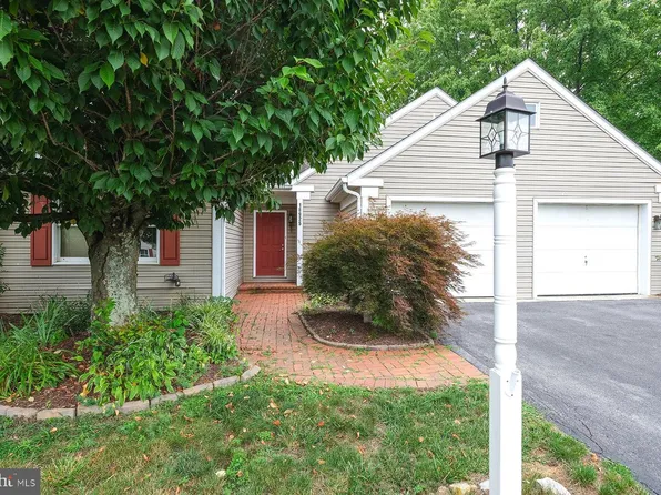 18925 Dover Dr, Hagerstown, MD 21742