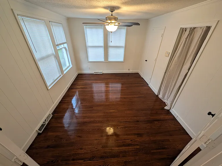 1215 Clarendon St — Photo 23