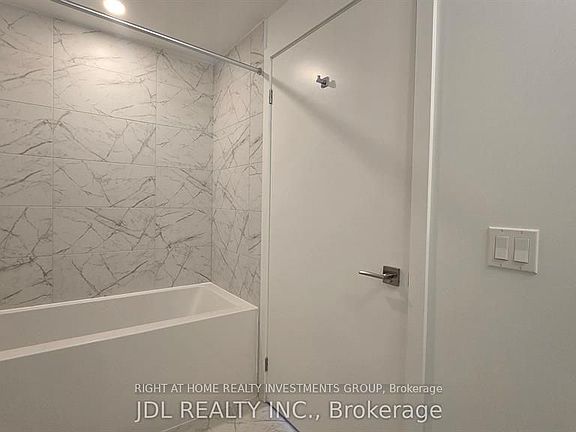 4th image of 252 Church St #2906