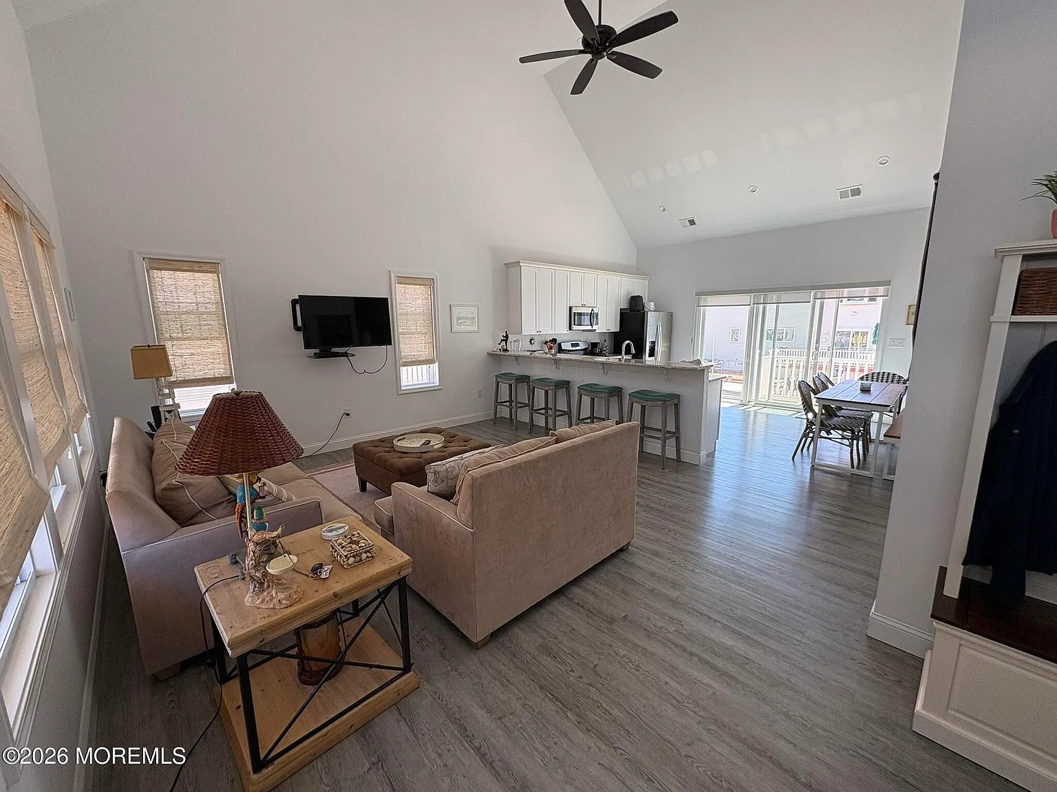 3 bed, 1378 sqft, $3,300 — Photo 3