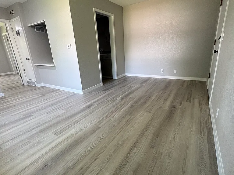 1606 Oakland Rd NE #12 — Photo 2