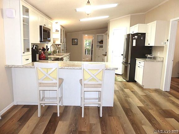 4th image of 134 Butterwood Ln