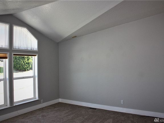 2nd image of 1038 N Jackson Ave