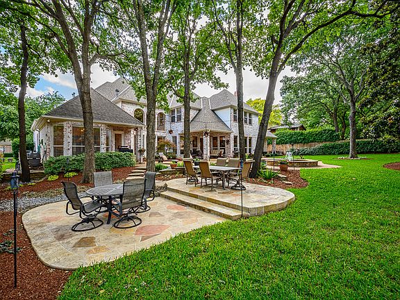 5th image of 903 Carriage Way