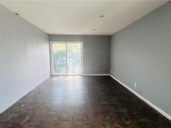 3rd image of 341 Appletree Ln