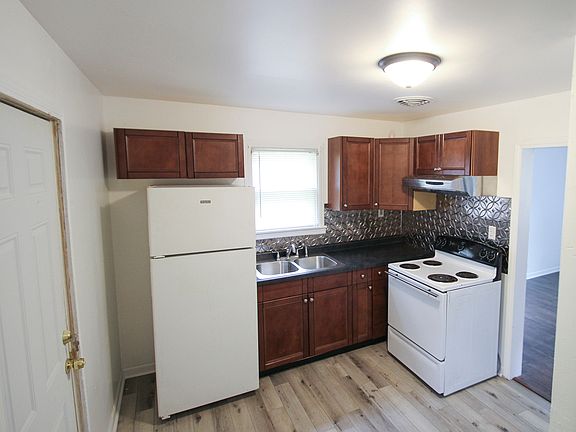 3rd image of 10144 W Ames Ave