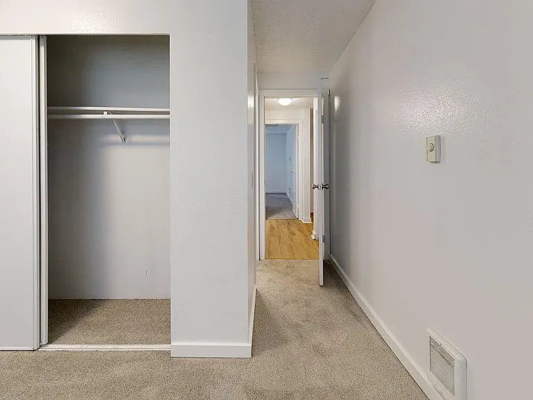 Ellyson Apartment Homes — Photo 17